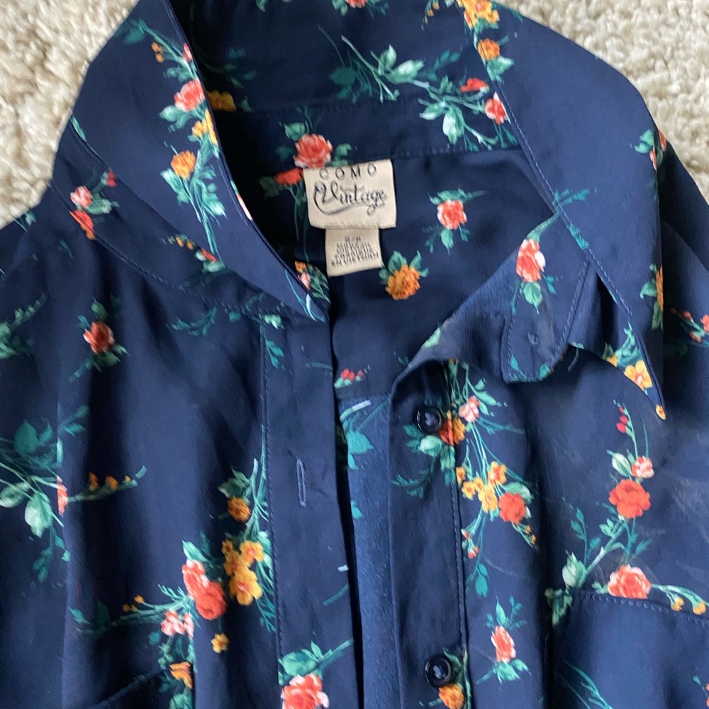 Como Vintage floral king sleeve flower blouse with buttons. Super cute a… - Picture 2 of 4